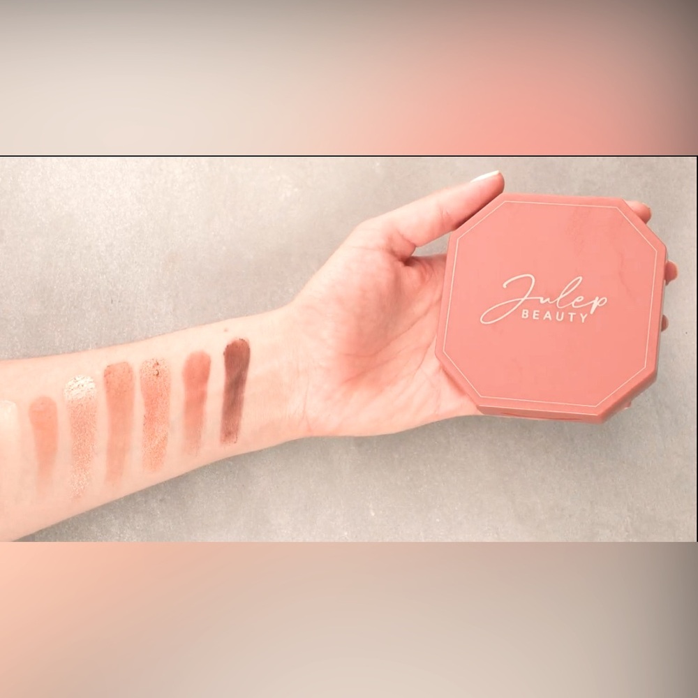 Julep Eyeshadow 101 Pro Powder Palette - Rose Gold Cosmetic Bag Bundle